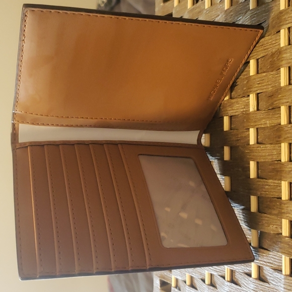 Michael Kors Jetset Passport Cover - Picture 2 of 4